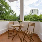 Elegancki Apartament W Warszawie Z Balkonem I Wanna By Rent Like Home