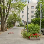 Elegancki Apartament W Warszawie Z Balkonem I Wanna By Rent Like Home
